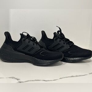 ADIDAS ULTRABOOST 22 Sneakers size 9